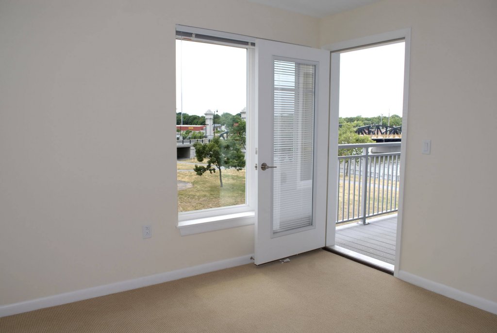 Erie Harbor Interior photo 23
