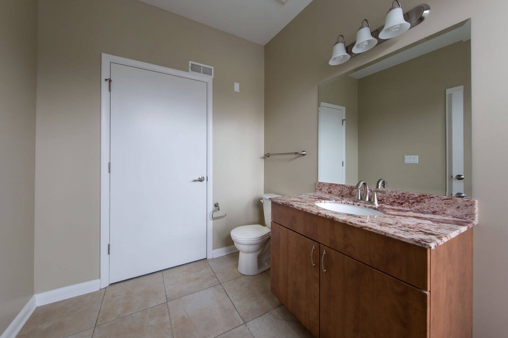 Erie Harbor Interior photo 3
