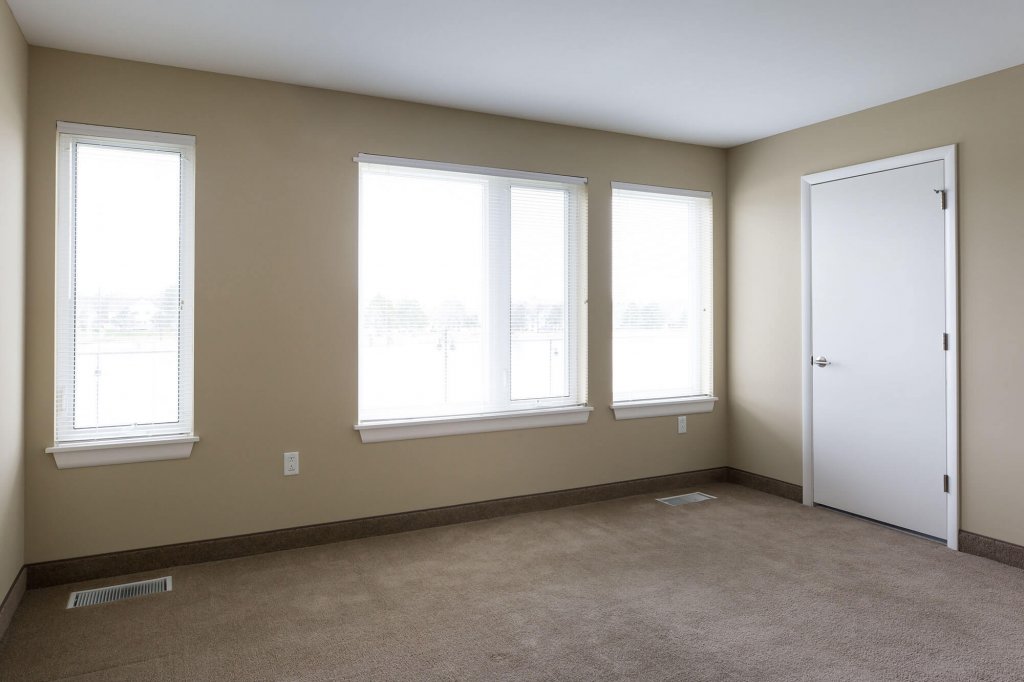 Erie Harbor Interior photo 11