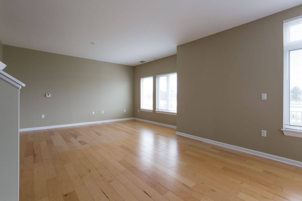 Erie Harbor Interior photo 17