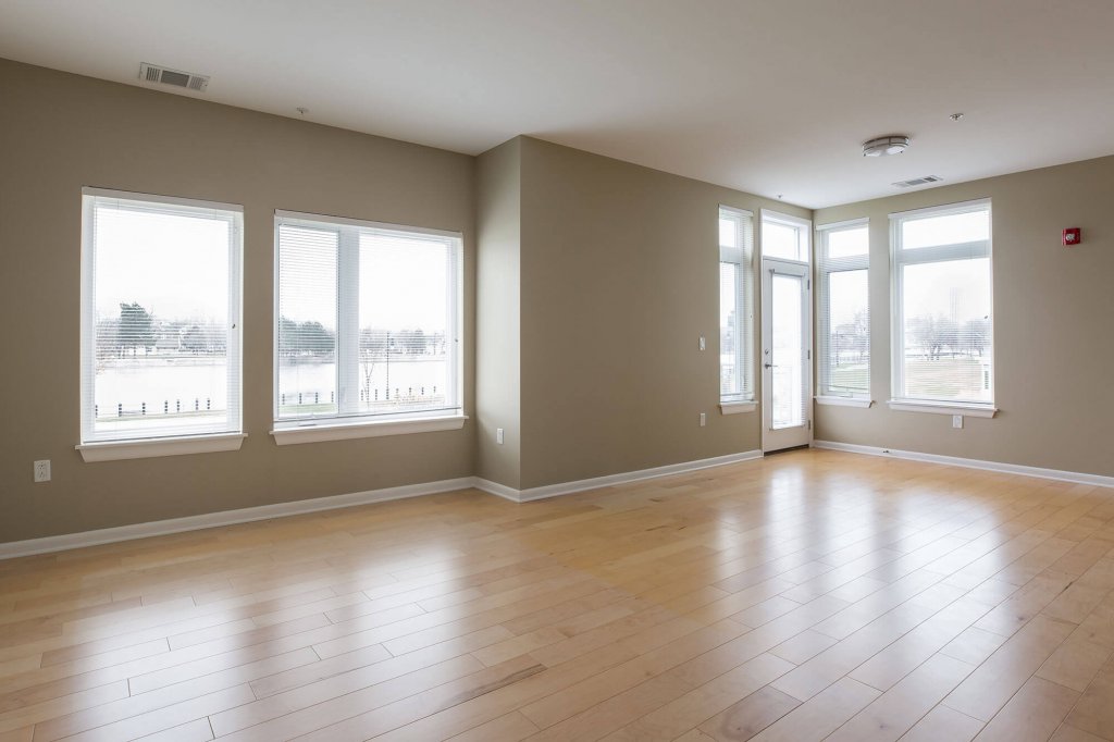 Erie Harbor Interior photo 8