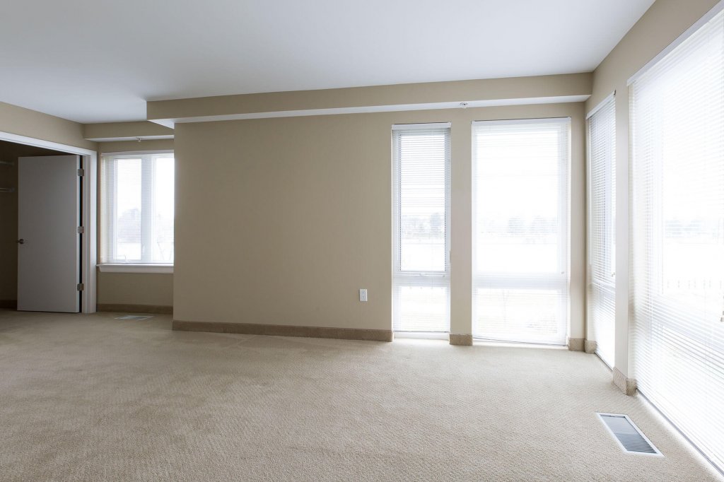 Erie Harbor Interior photo 7