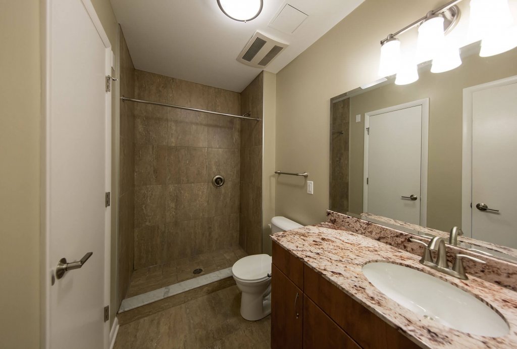Erie Harbor Interior photo 5